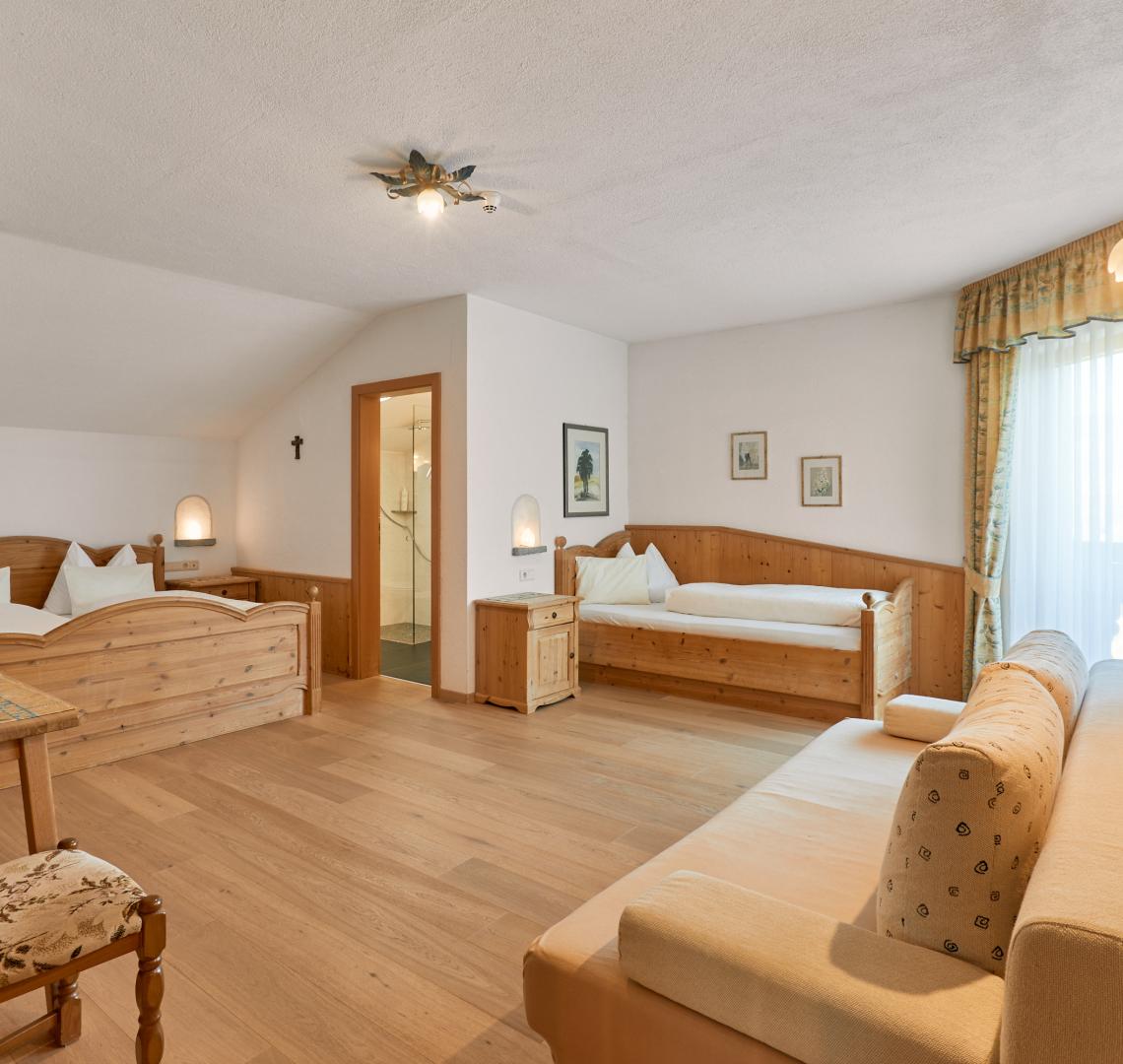 Mineralienhotel Dreibettzimmer Zimmer
