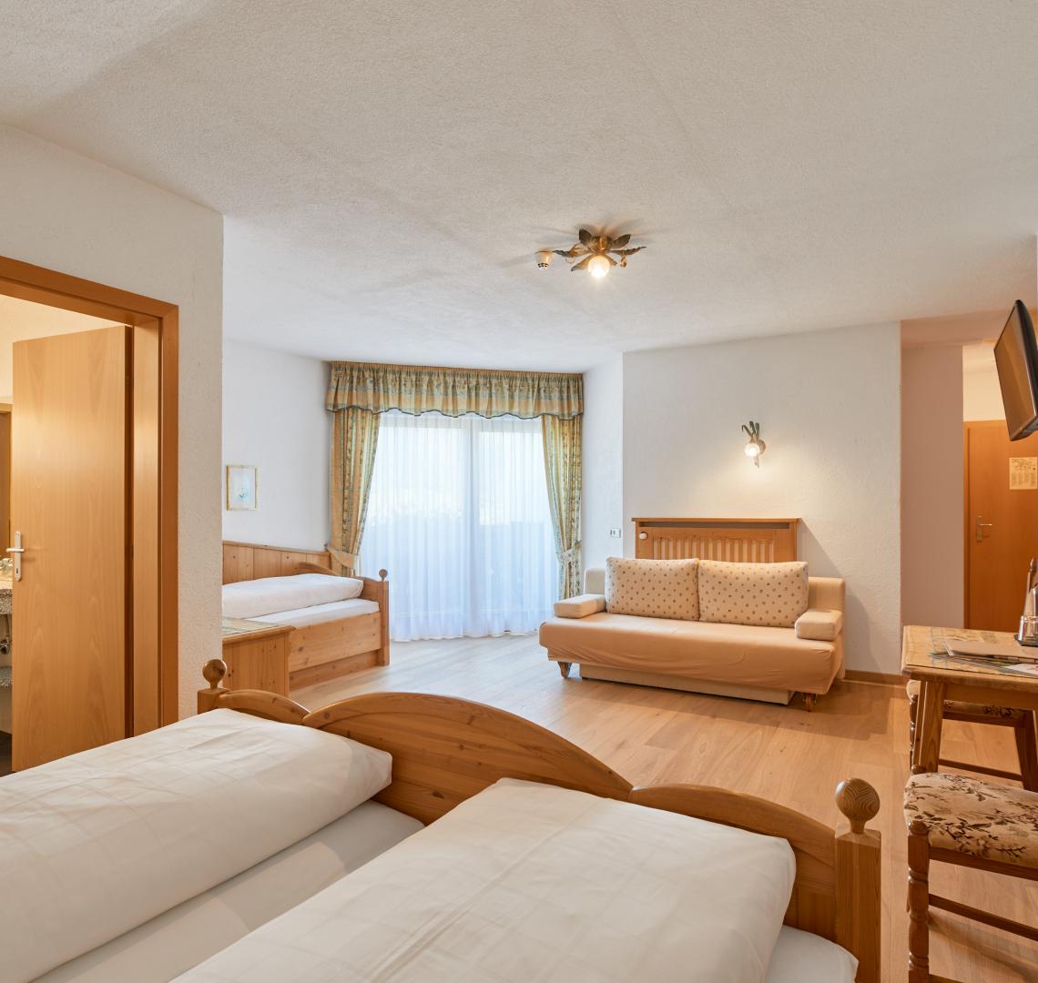 Mineralienhotel Dreibettzimmer Zimmer