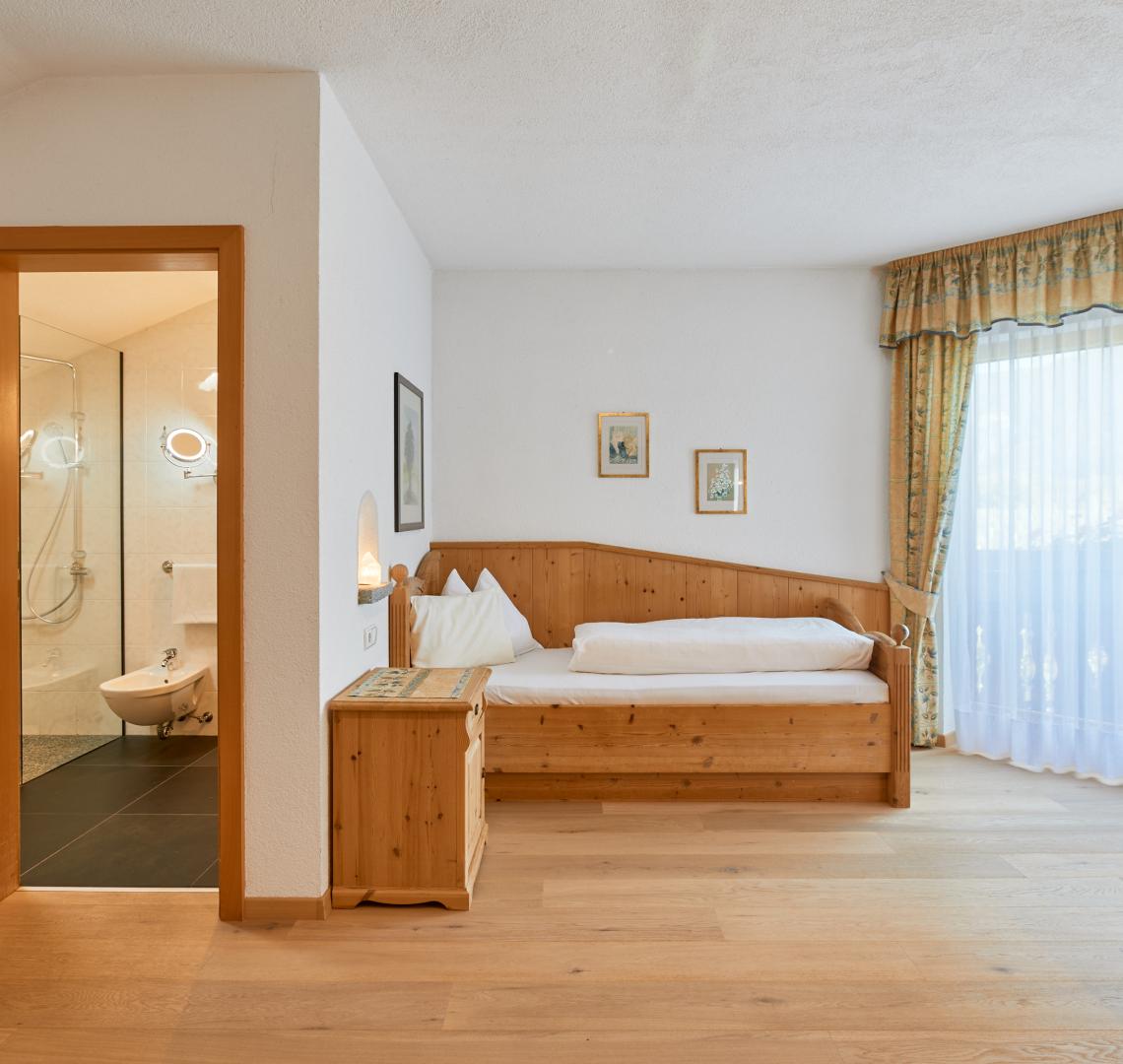 Mineralienhotel Dreibettzimmer Einzelbett